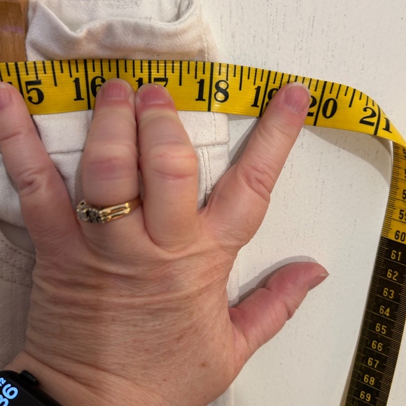 Reitmans Size 15 White Roll-Cuff Capri - Picture 7 of 11